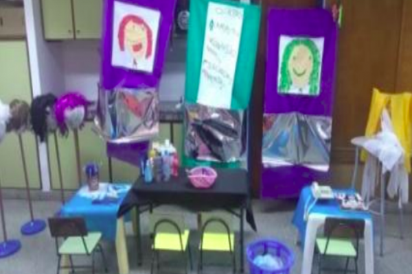 Salón de clases en modalidad multitarea