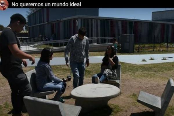 Adolescentes reunidos