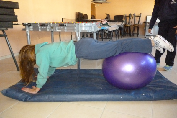 Atleta realizando ejercicio de zona de Core.