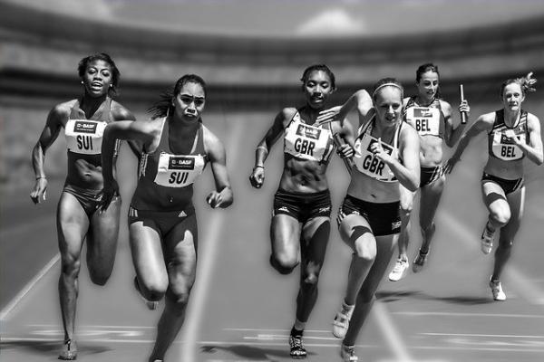 Carrera de relevos de 4x400 damas.
