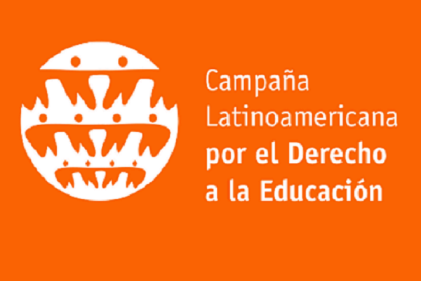 Logo de CLADE en fondo naranja y letras blancas Campaña Latinoamericana por el Derecho a la Educación