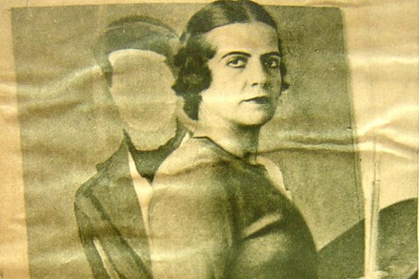 Fotografía sepia Petrona Viera en atelier