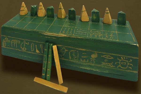 Senet Lujoso sistema de objetos lúdicos obsequio del dios Toht a la faraona Nefertari