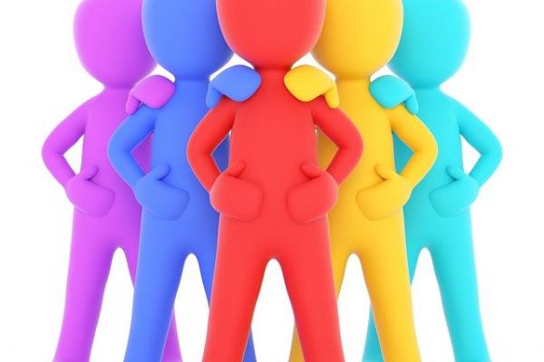 Siluetas de niños de colores