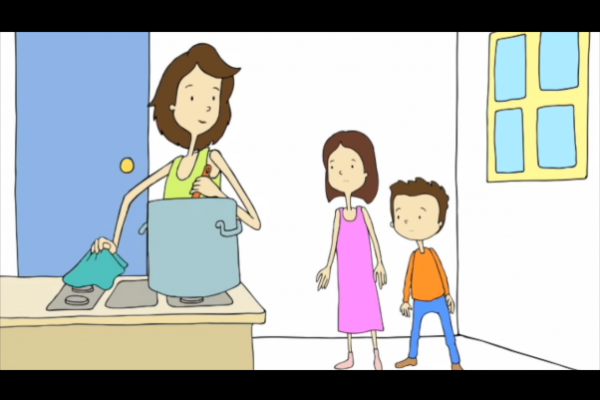 Muestra a una madre hablando de manera calmada y asertiva con sus hijos, mientras conversa con sus hijos.