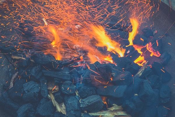 Carbón ardiendo