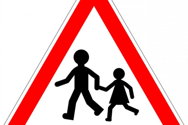 https://pixabay.com/es/vectors/ni%C3%B1os-se%C3%B1al-de-tr%C3%A1fico-firmar-160671/