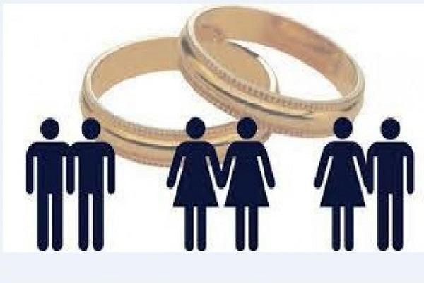 Imagen de alianzas y siluetas de parejas.