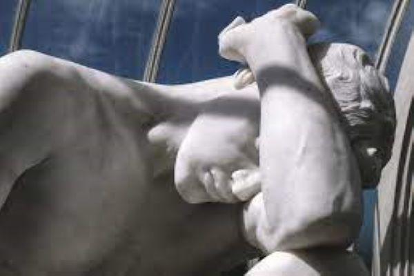 Barechested, cuerpo humano, el maletero, pierna, boca, fotografía, pecho, Escultura clásica, mano, cuello, maniquí.