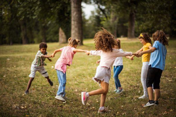 https://pixabay.com/es/images/search/ni%C3%B1os%20bailando/