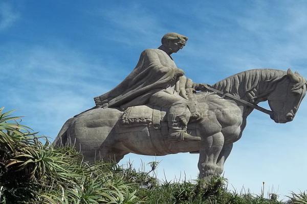 Monumento a José Artigas en Cerro Ventura, Minas.