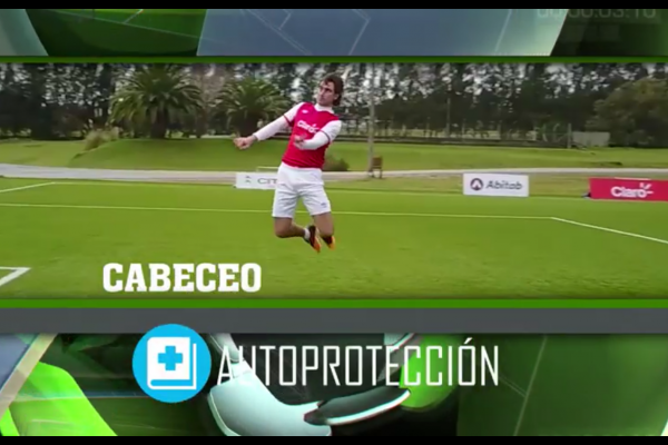 Andrés Fleurquin  realizando el gesto técnico del cabeceo