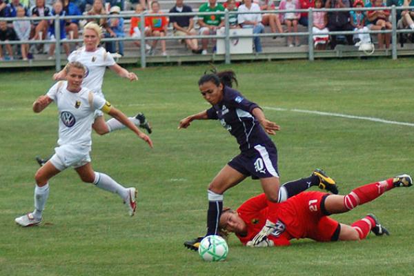 Marta en el partido de las estrellas de la WPS en 2009 contra Umeå IK.