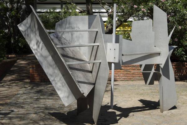 Imagen de escultura Overlock de Octavio Podestá