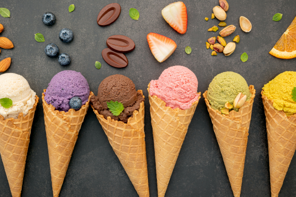 Seis diferentes sabores de helados