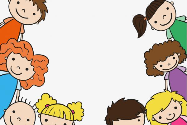 Niños mirando con caras felices