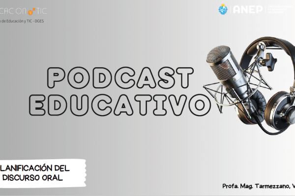 La imagen muestra un micrófono con auriculares sobre fondo gris, junto a los textos “Podcast Educativo” y “Planificación del discurso oral”.