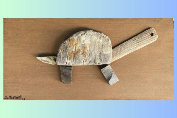 Imagen de tortuga en madera del artista Gerard Montautti