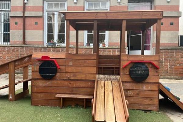 Imagen de un juego de madera del patio del jardín Nro 213