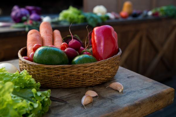 El deporte y la alimentación.
