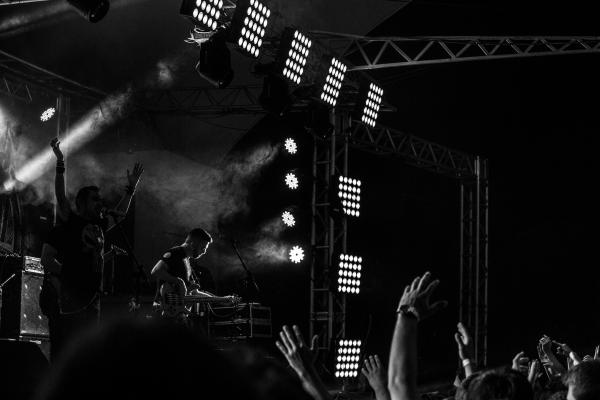 Luz, música, guión