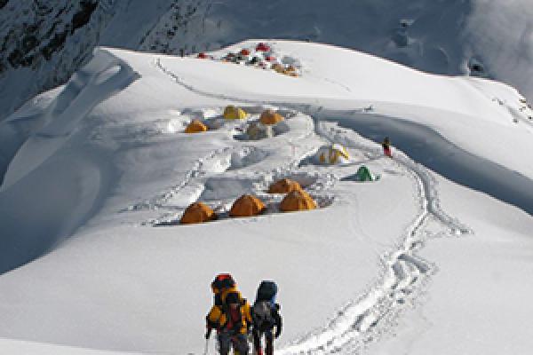 Manaslu: un gigante blanco