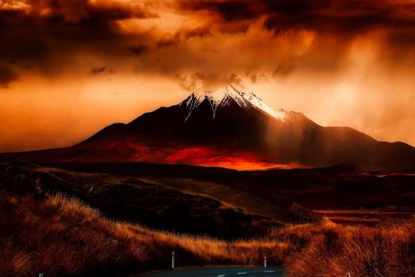 Explosión, lava y cenizas. Sobre volcanes…