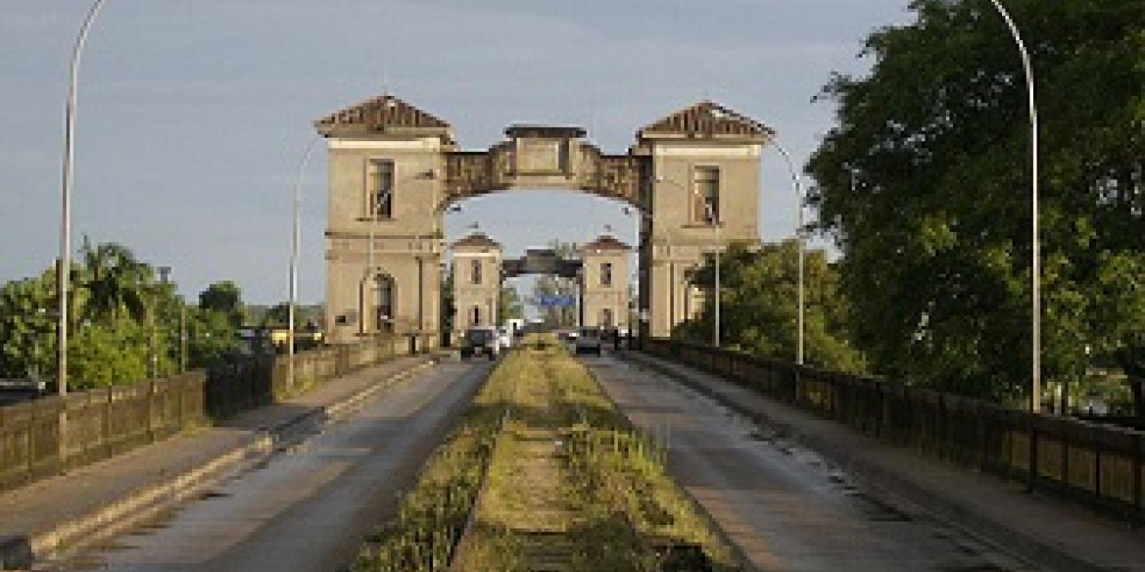 Sacarle la lengua al diccionario