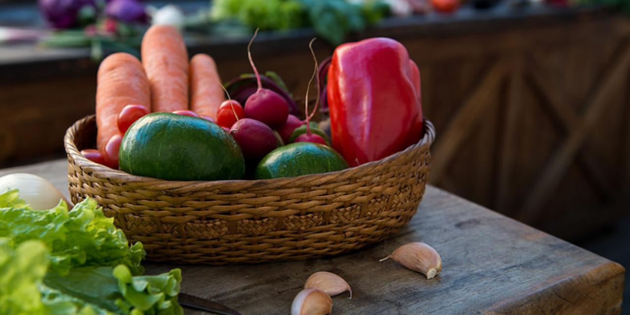 El deporte y la alimentación.
