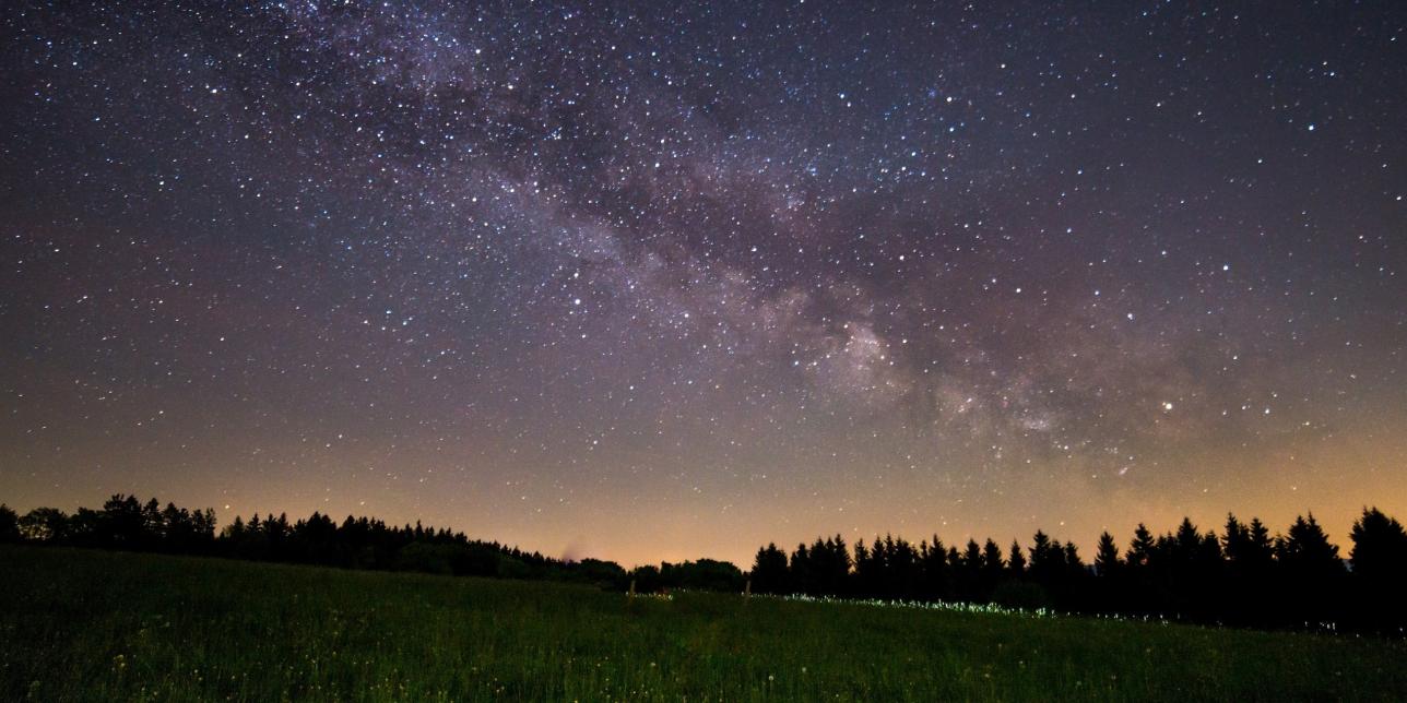 El baile de los objetos celestes en el cielo