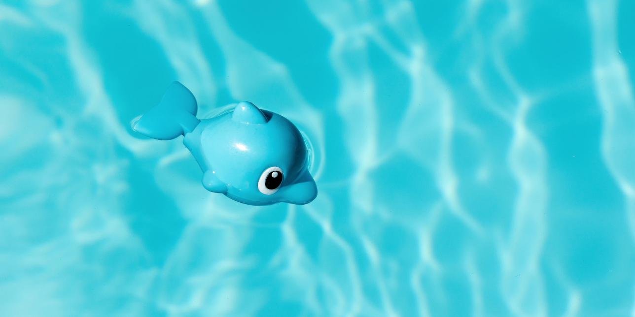 Peces de plástico